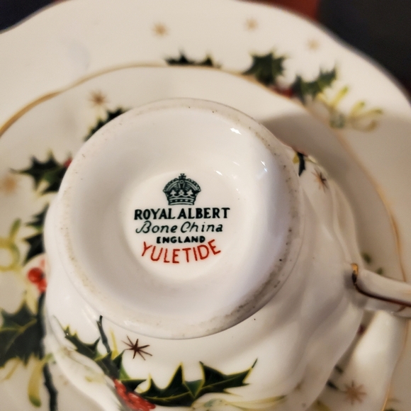 Vintage Royal Albert Yuletide Tea Cup Saucer and Tea Plate circa 1960 - Picture 12 of 13